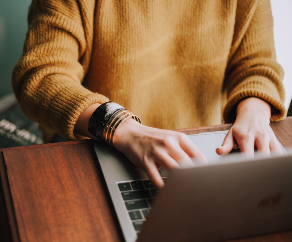 Women on computer looking up how to get traffic to affiliate site without SEO